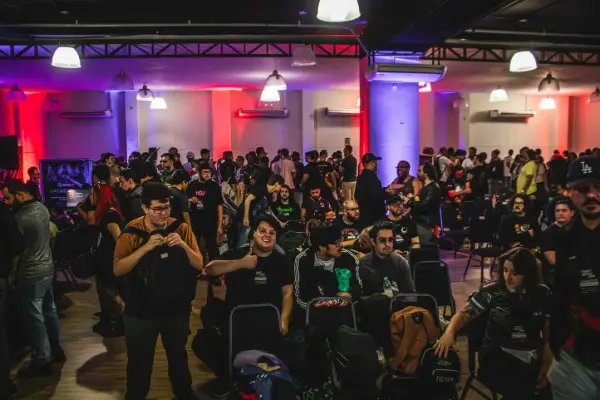 Guia completo: o que fazer (e o que evitar) em um campeonato presencial de jogos de luta